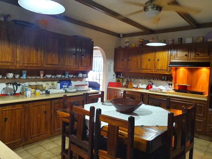 6 Bedroom Property for Sale in Flimieda North West